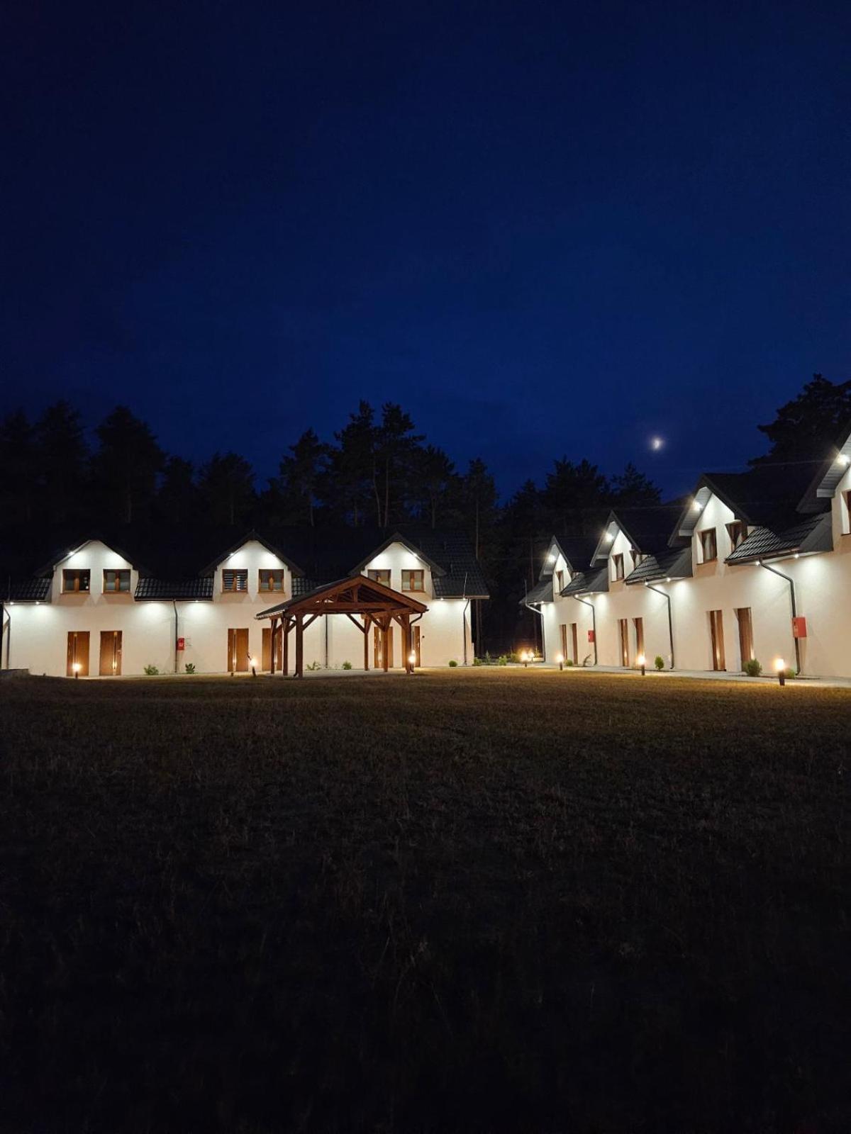 Lesny Zakatek Sielpia Wielka Exteriör bild